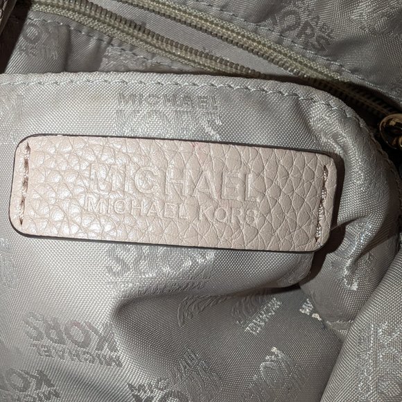 Michael Kors Slouchy Hobo bag Very Good Condition - Picture 6 of 11